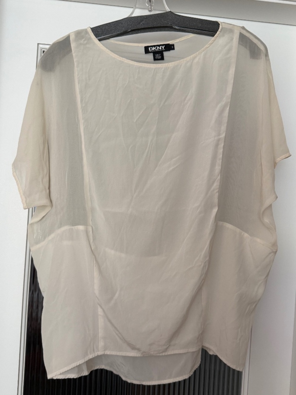 *LIKE NEW* DKNY Silk Shortsleeve Top